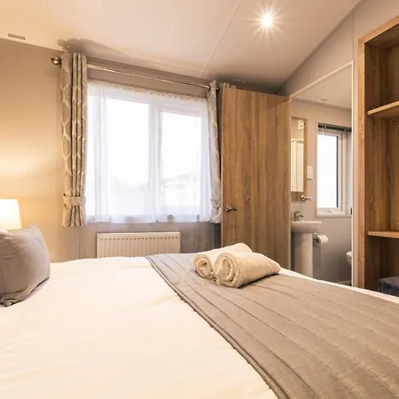 The Haven Lodge With Hot Tub York Buitenkant foto